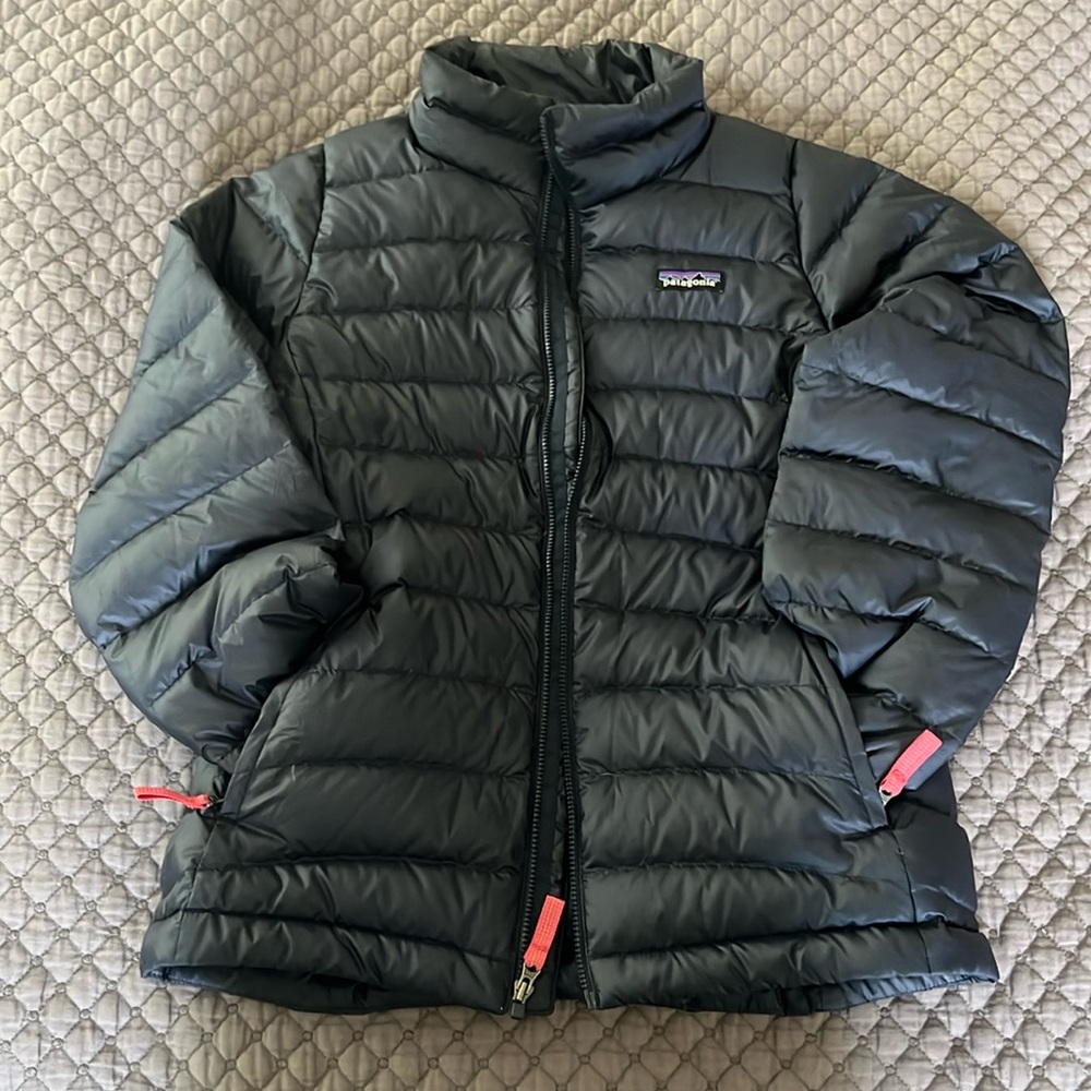 Navy Patagonia kids puffer jacket in great condition